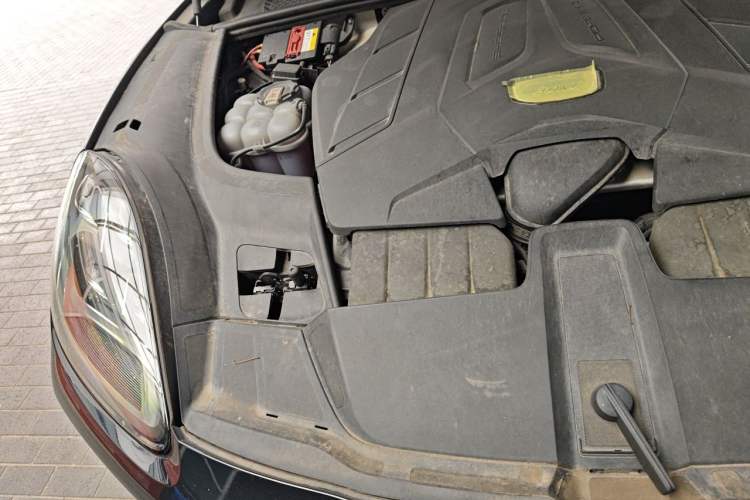 Used Porsche Cayenne 2019 Cayenne 3.0T Engine Bay Right