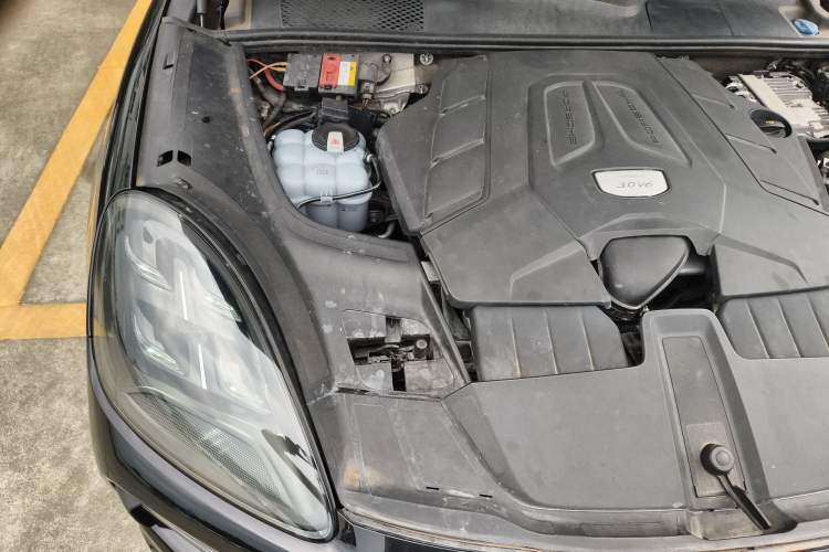 Used Porsche Cayenne 2019 Cayenne 3.0T Engine Bay Right