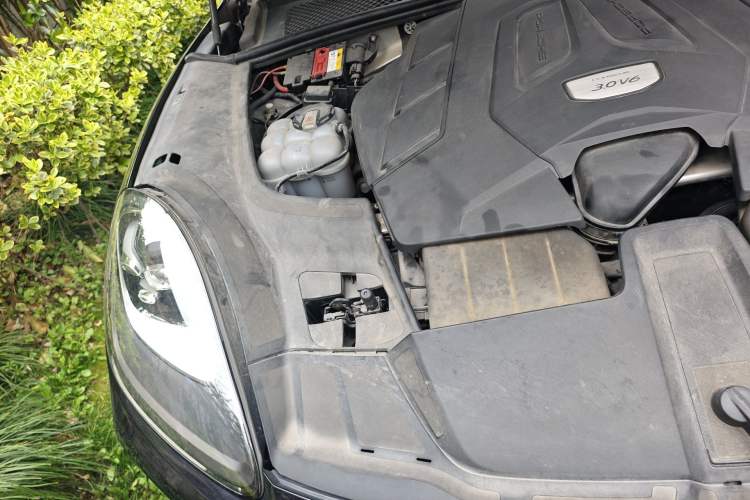Used Porsche Cayenne 2019 Cayenne 3.0T Engine Bay Right