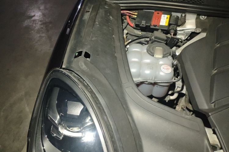 Used Porsche Cayenne 2019 Cayenne 3.0T Engine Bay Right
