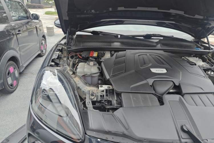 Used Porsche Cayenne 2019 Cayenne 3.0T Engine Bay Right