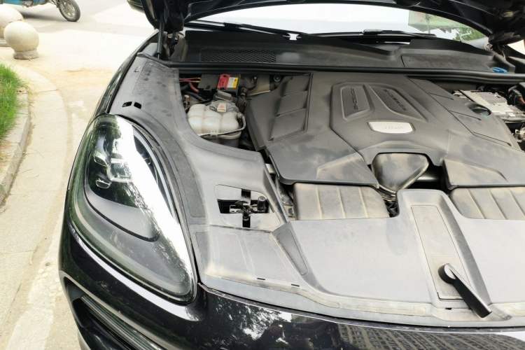 Used Porsche Cayenne 2019 Cayenne Coupé 3.0T Engine Bay Right