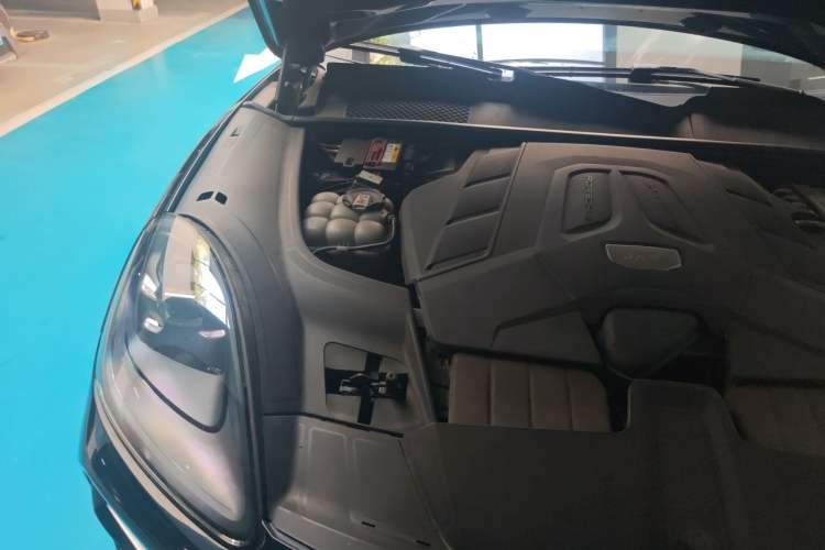 Used Porsche Cayenne 2019 Cayenne 3.0T Engine Bay Right