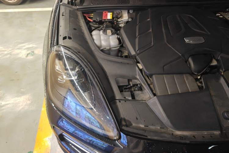 Used Porsche Cayenne 2019 Cayenne 3.0T Engine Bay Right