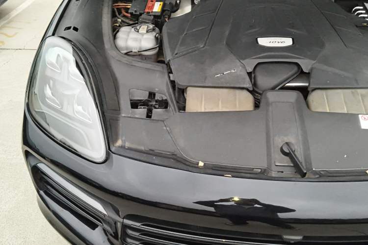 Used Porsche Cayenne 2019 Cayenne Coupé 3.0T Engine Bay Right