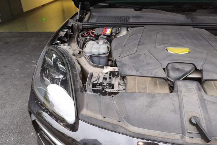 Used Porsche Cayenne 2019 Cayenne 3.0T Engine Bay Right