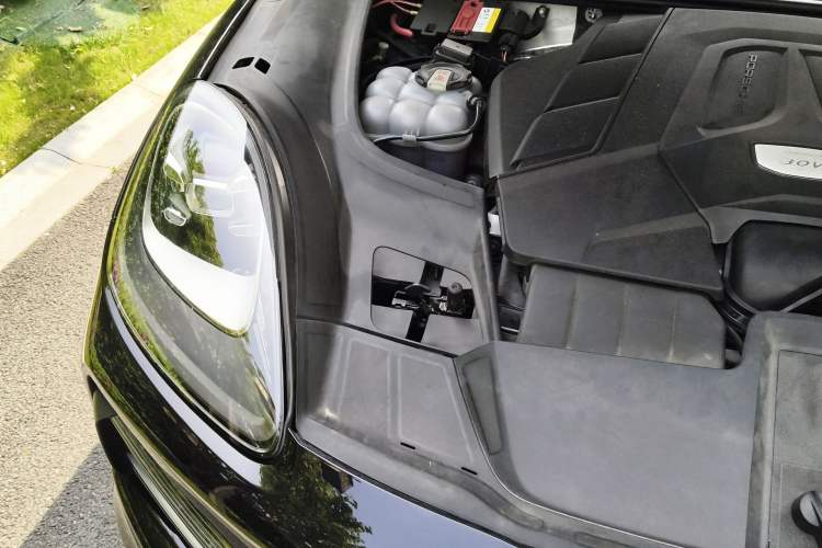 Used Porsche Cayenne 2019 Cayenne 3.0T Engine Bay Right