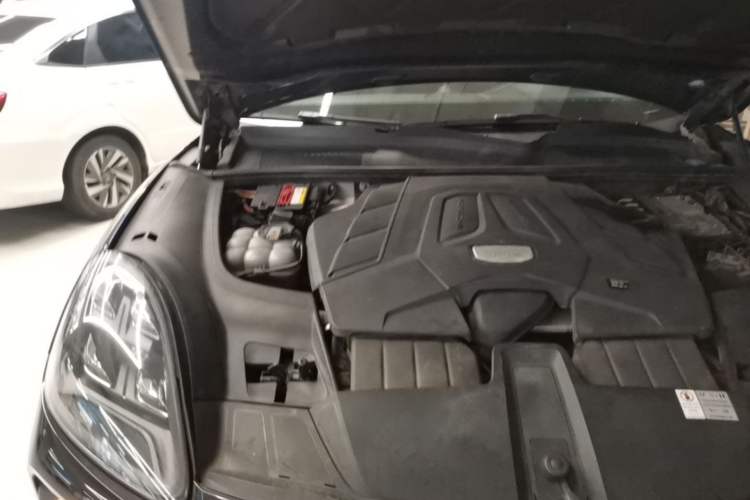 Used Porsche Cayenne 2019 Cayenne 3.0T Engine Bay Right
