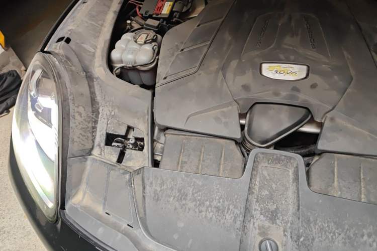 Used Porsche Cayenne 2019 Cayenne 3.0T Engine Bay Right
