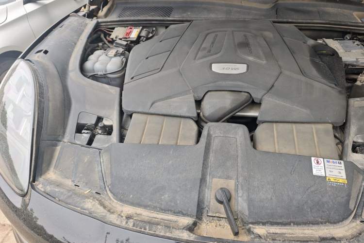 Used Porsche Cayenne 2019 Cayenne 3.0T Engine Bay Right