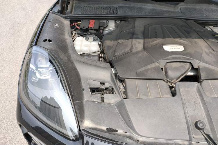 Used Porsche Cayenne 2019 Cayenne 3.0T Engine Bay Right