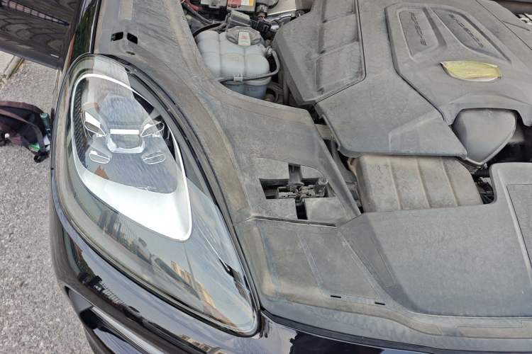 Used Porsche Cayenne 2019 Cayenne 3.0T Engine Bay Right