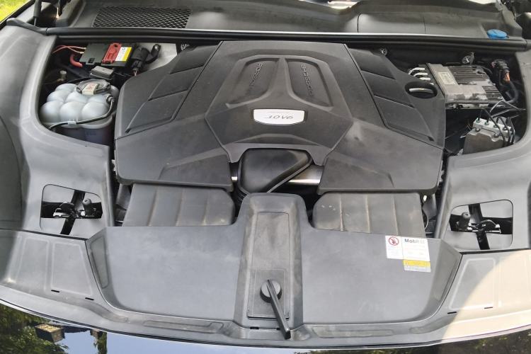 Used Porsche Cayenne 2019 Cayenne 3.0T Engine Bay