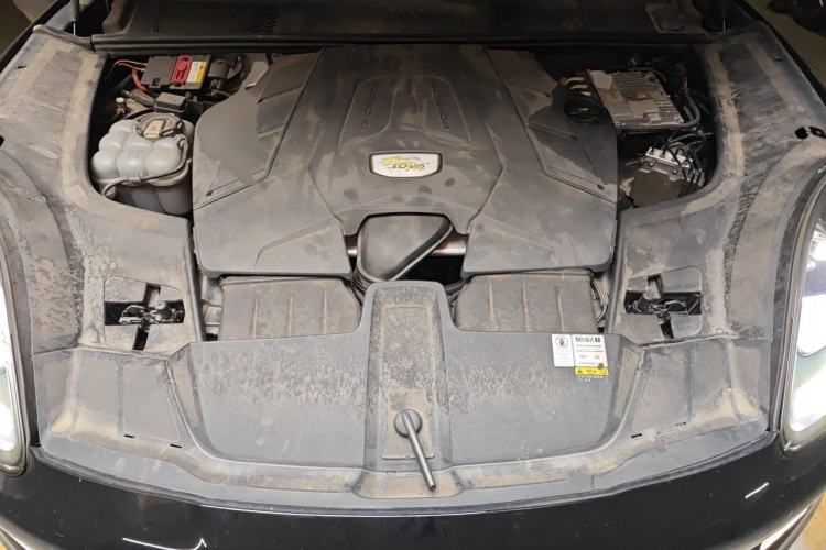 Used Porsche Cayenne 2019 Cayenne 3.0T Engine Bay