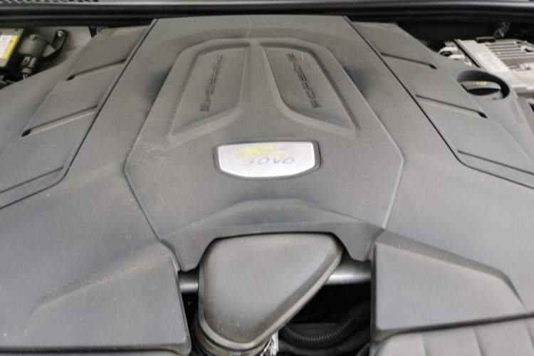 Used Porsche Cayenne 2019 Cayenne 3.0T Engine Bay