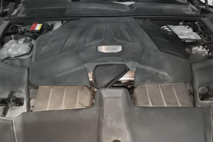 Used Porsche Cayenne 2019 Cayenne 3.0T Engine Bay