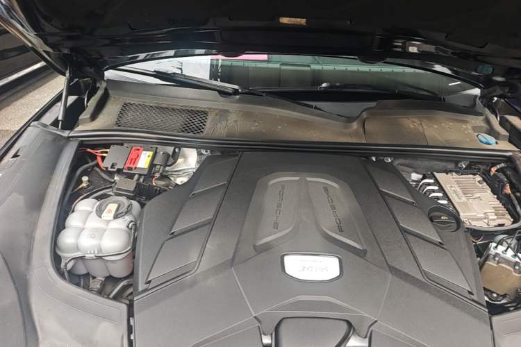 Used Porsche Cayenne 2019 Cayenne 3.0T Engine Bay