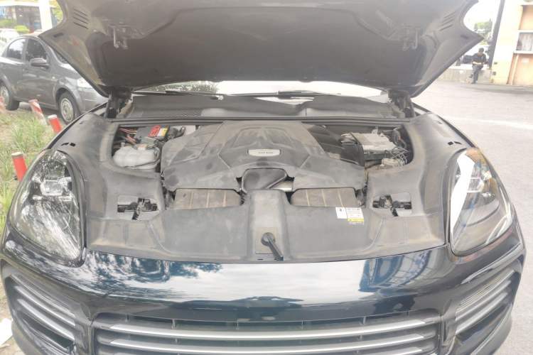 Used Porsche Cayenne 2019 Cayenne 3.0T Engine Bay