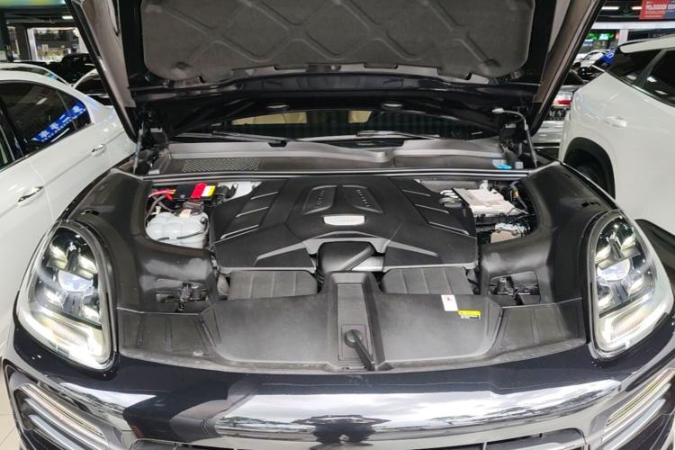 Used Porsche Cayenne 2019 Cayenne 3.0T Engine Bay