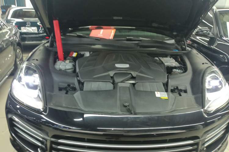 Used Porsche Cayenne 2019 Cayenne 3.0T Engine Bay