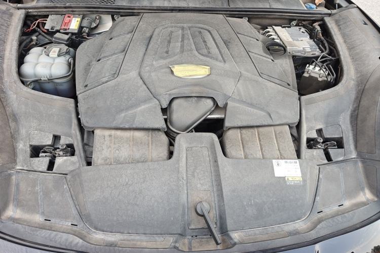 Used Porsche Cayenne 2019 Cayenne 3.0T Engine Bay