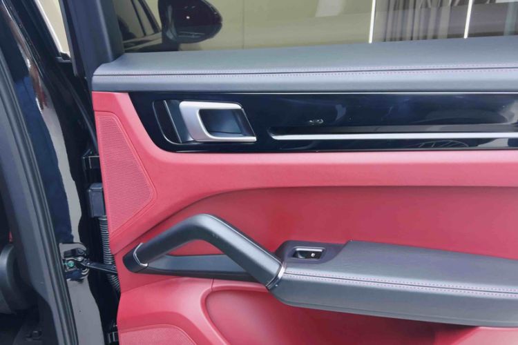 Used Porsche Cayenne 2019 Cayenne Coupé 3.0T Interior 12