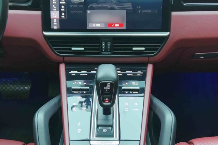 Used Porsche Cayenne 2019 Cayenne Coupé 3.0T Interior 3