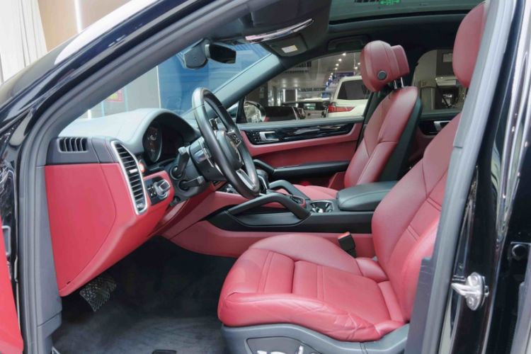 Used Porsche Cayenne 2019 Cayenne Coupé 3.0T Interior 4