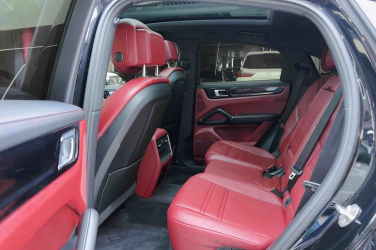 Used Porsche Cayenne 2019 Cayenne Coupé 3.0T Interior 5