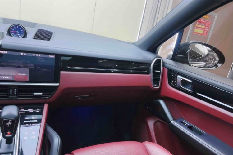 Used Porsche Cayenne 2019 Cayenne Coupé 3.0T Interior 7