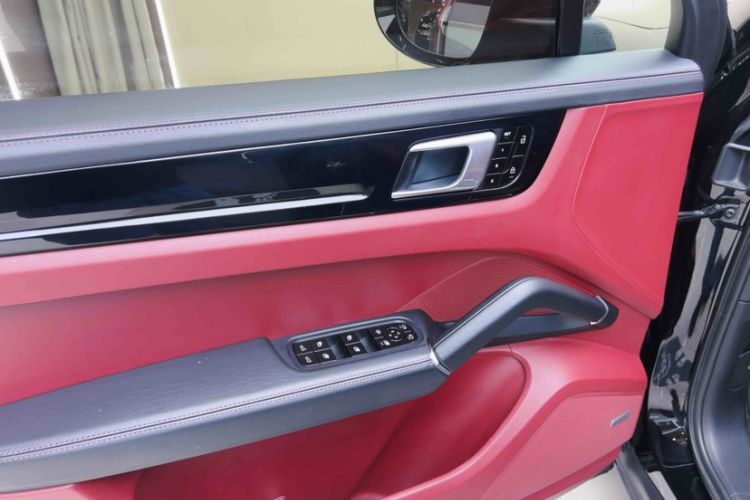 Used Porsche Cayenne 2019 Cayenne Coupé 3.0T Interior 8