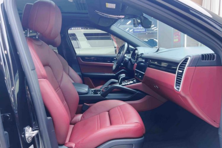 Used Porsche Cayenne 2019 Cayenne Coupé 3.0T Interior 9