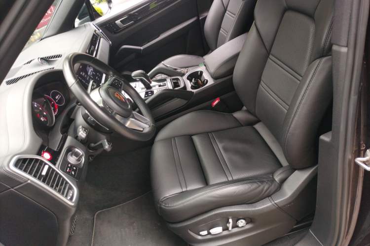 Used Porsche Cayenne 2019 Cayenne Coupé 3.0T Left Front Seat