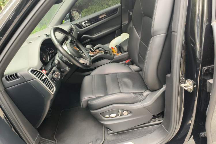 Used Porsche Cayenne 2019 Cayenne Coupé 3.0T Left Front Seat