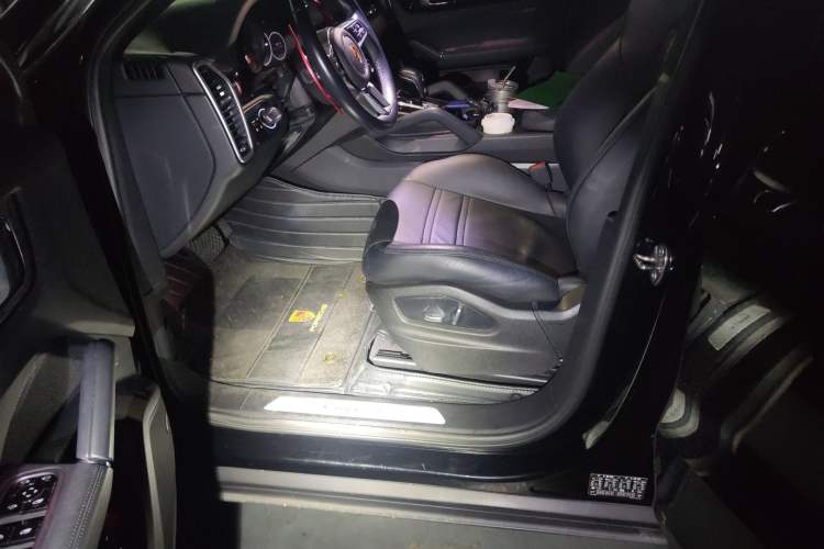 Used Porsche Cayenne 2019 Cayenne Coupé 3.0T Left Front Seat
