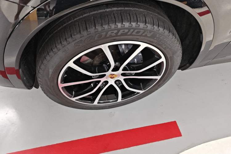 Used Porsche Cayenne 2019 Cayenne 3.0T Left Front Wheel Hub
