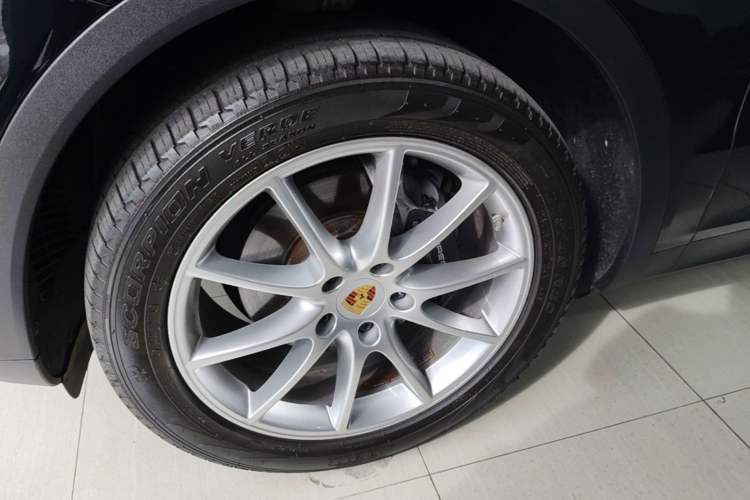 Used Porsche Cayenne 2019 Cayenne 3.0T Left Front Wheel Hub