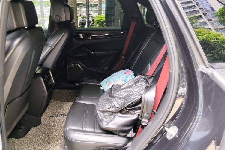 Used Porsche Cayenne 2019 Cayenne 3.0T Left Rear Seat