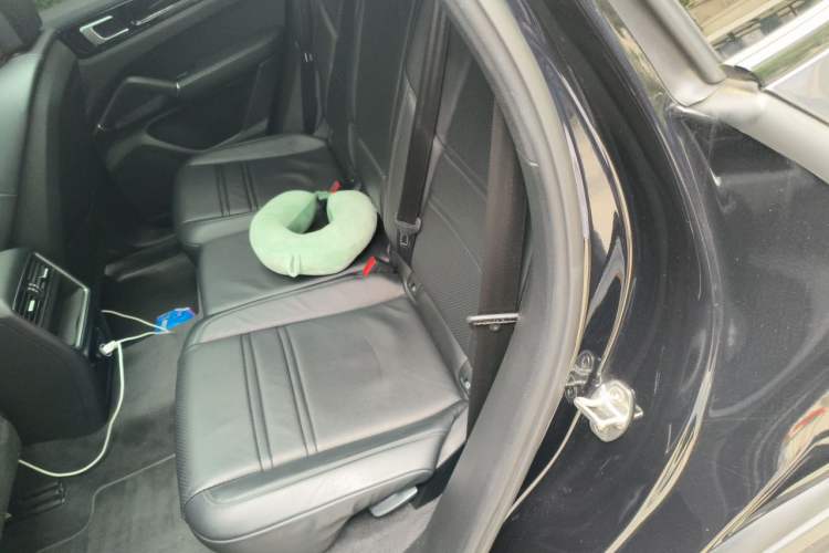 Used Porsche Cayenne 2019 Cayenne Coupé 3.0T Left Rear Seat