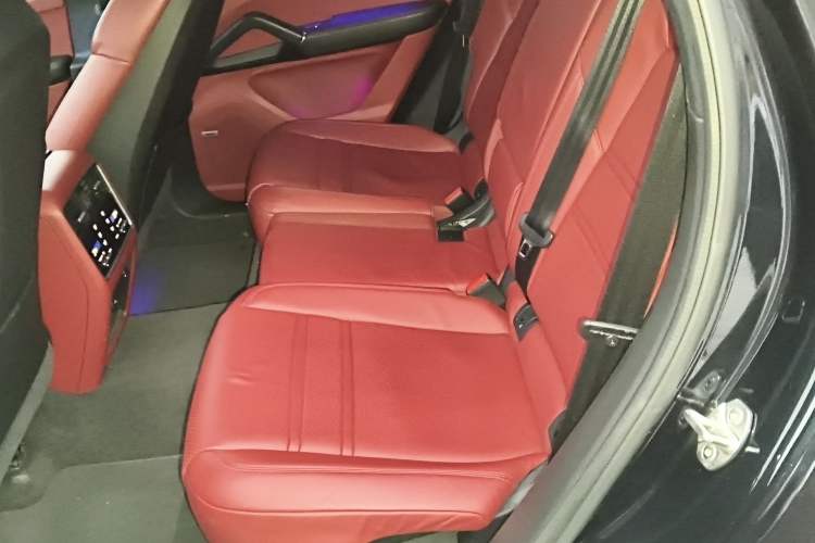 Used Porsche Cayenne 2019 Cayenne Coupé 3.0T Left Rear Seat