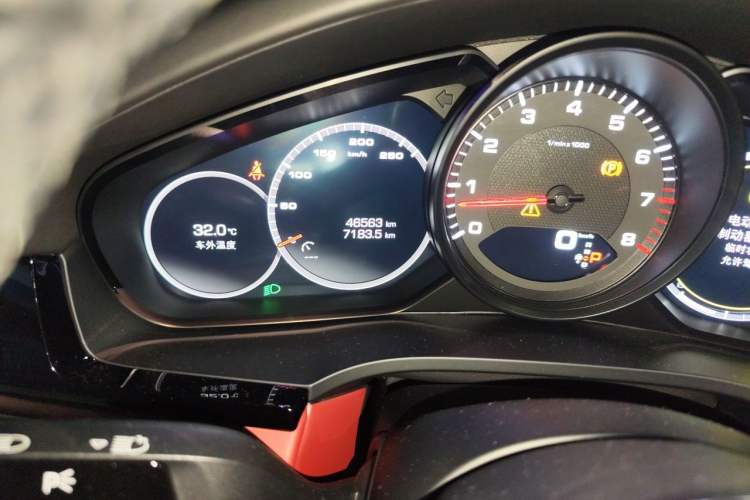 Used Porsche Cayenne 2019 Cayenne 3.0T Odometer Close Up