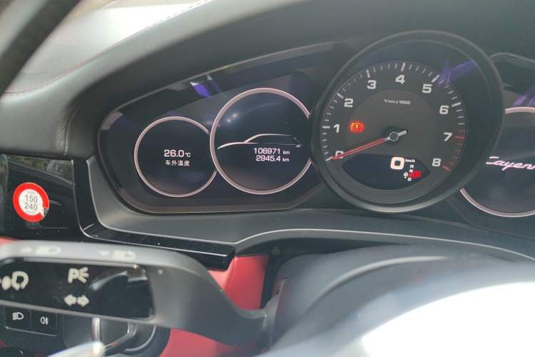 Used Porsche Cayenne 2019 Cayenne 3.0T Odometer Close Up
