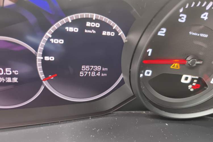 Used Porsche Cayenne 2019 Cayenne Coupé 3.0T Odometer Close Up