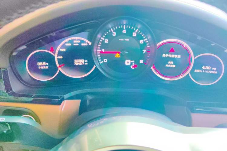 Used Porsche Cayenne 2019 Cayenne 3.0T Odometer Close Up