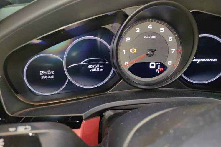 Used Porsche Cayenne 2019 Cayenne 3.0T Odometer Close Up