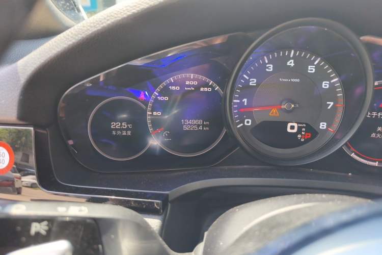 Used Porsche Cayenne 2019 Cayenne 3.0T Odometer Close Up