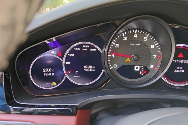 Used Porsche Cayenne 2019 Cayenne 3.0T Odometer Close Up