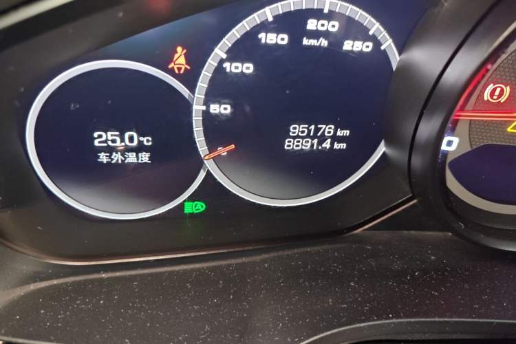 Used Porsche Cayenne 2019 Cayenne 3.0T Odometer Close Up
