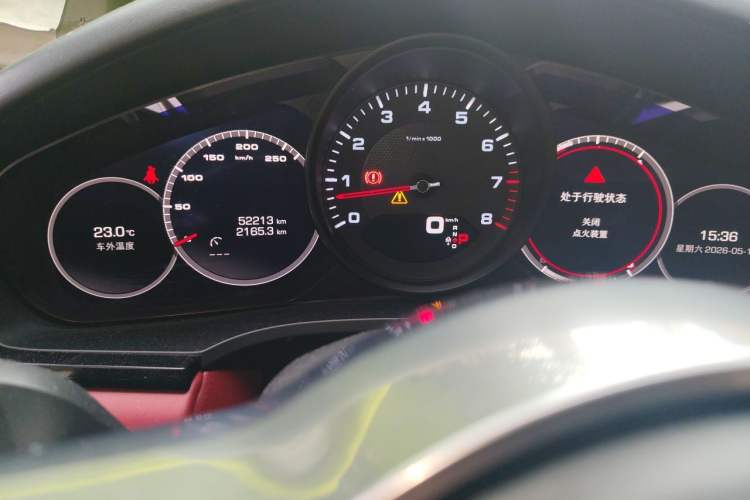 Used Porsche Cayenne 2019 Cayenne 3.0T Odometer Close Up