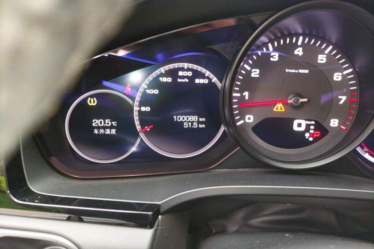 Used Porsche Cayenne 2019 Cayenne Coupé 3.0T Odometer Close Up